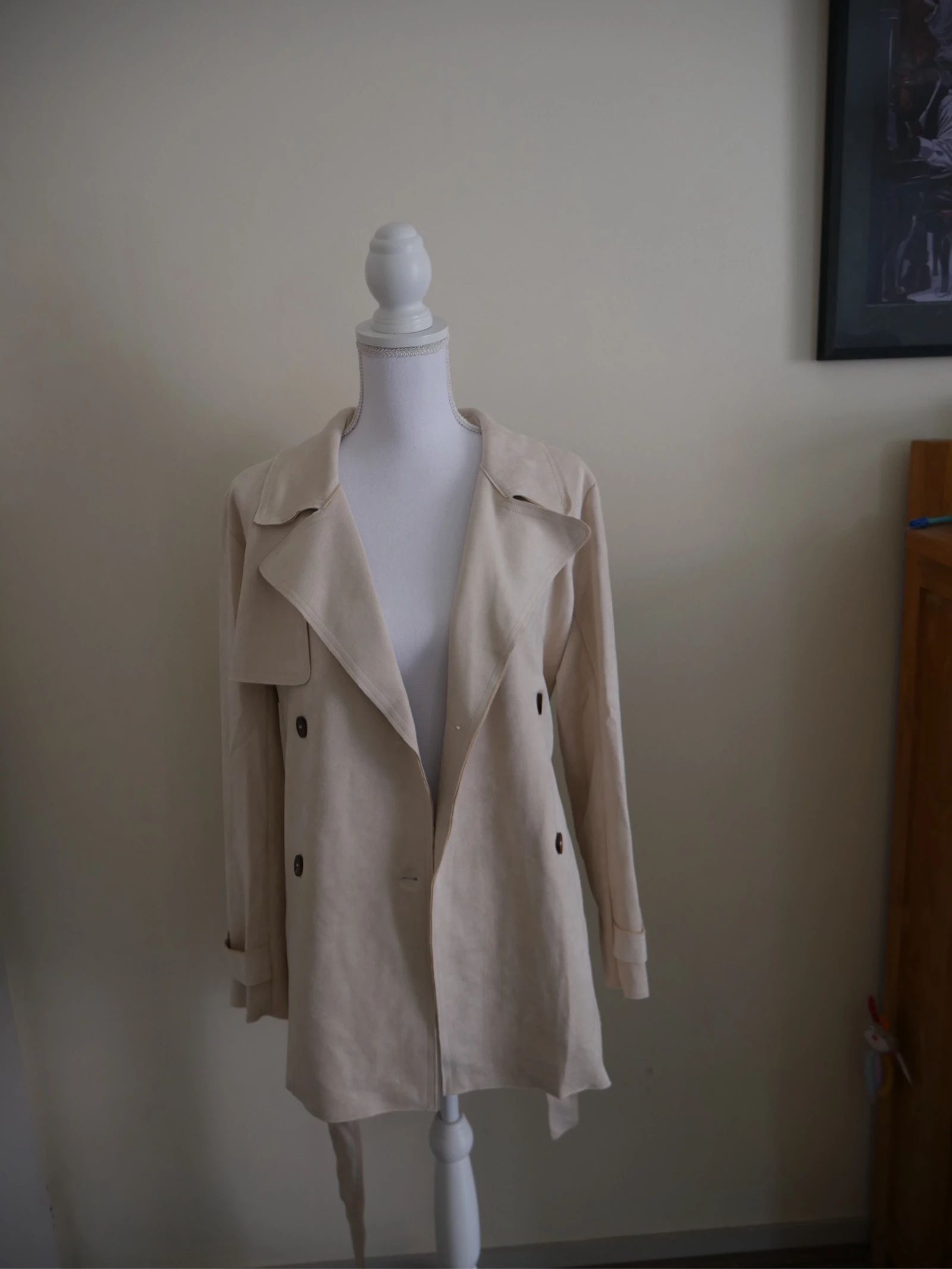 Trench en suédine beige - marque Charlior - neuf  – photo 2